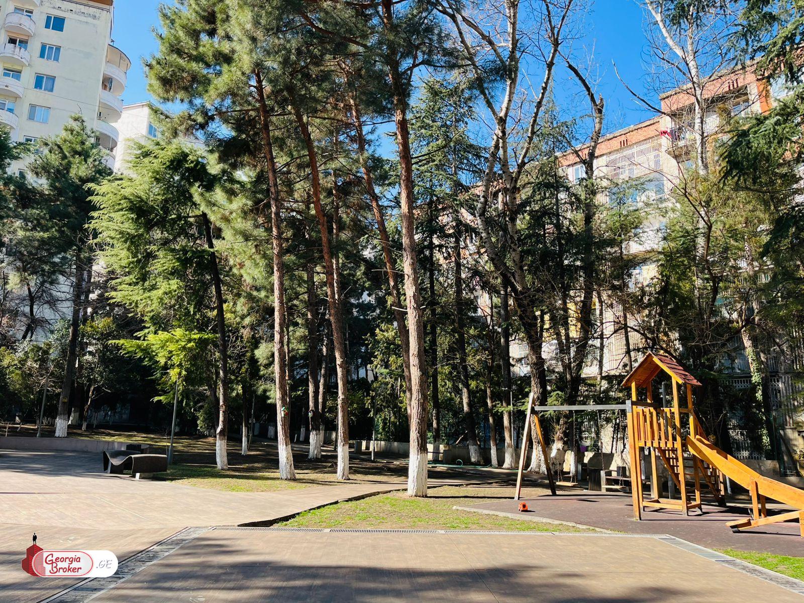 продается квартира с новым ремонтом 3-комнаты